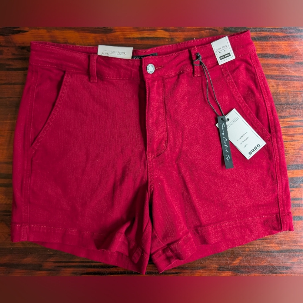 New Judy Blue  Size L Red Jean Shorts With Heart Pockets